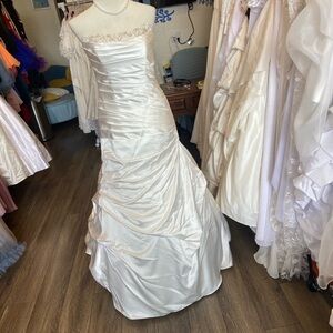 Elegant David’s BridalWedding Gown